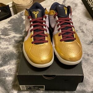 New in box Kobe IV protro size M6.5